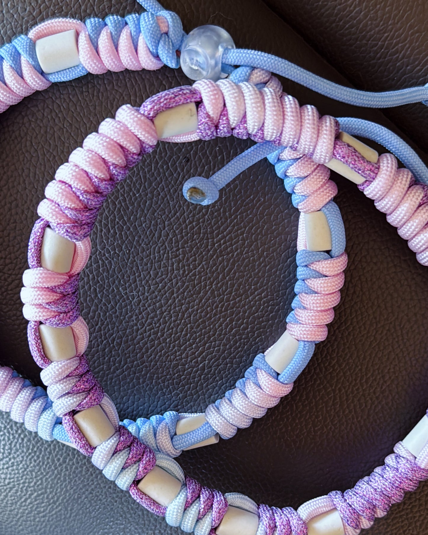 Collier en paracorde avec perles EM – Protection naturelle et élégance artisanale