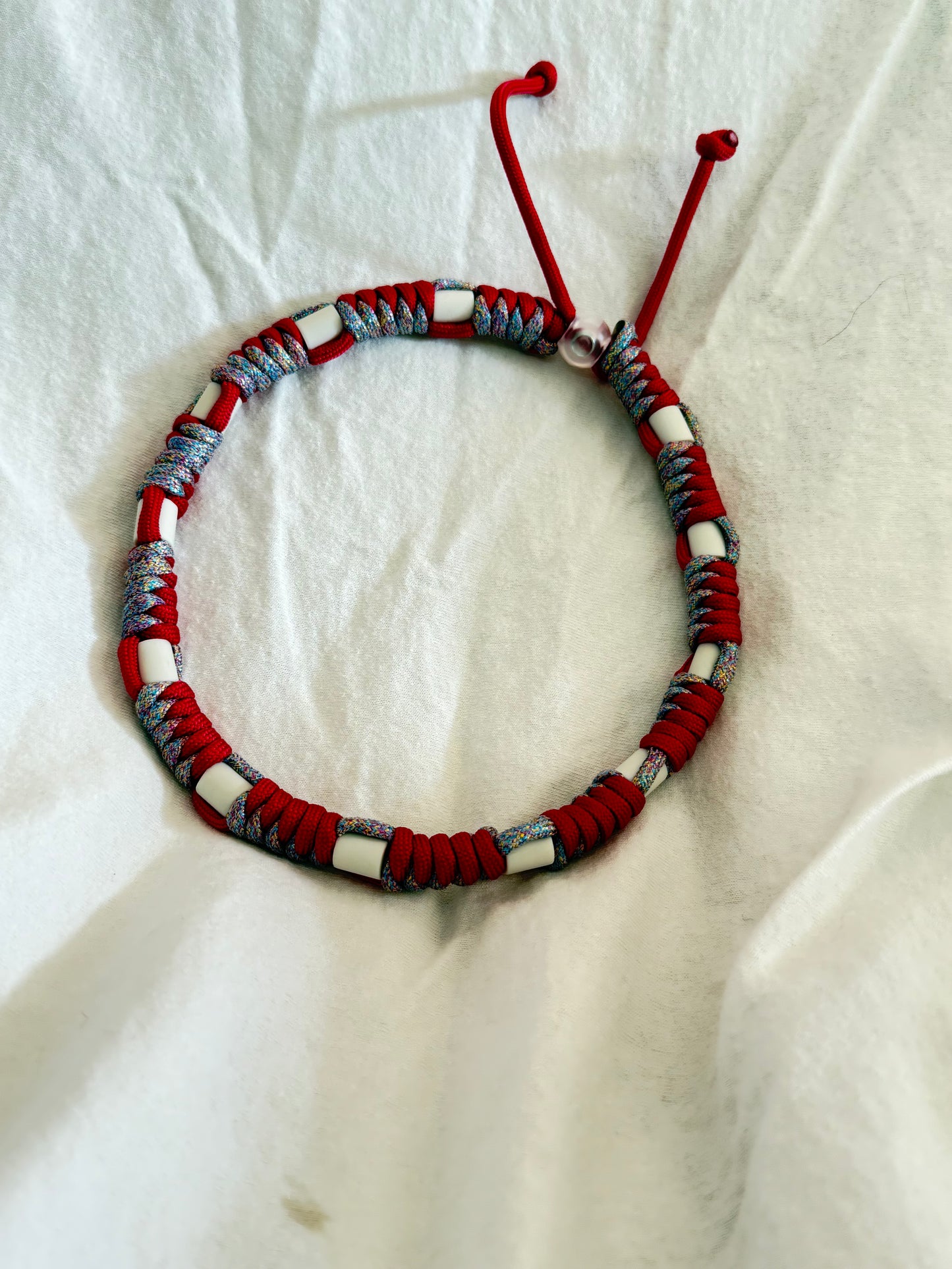 Collier en paracorde avec perles EM – Protection naturelle et élégance artisanale